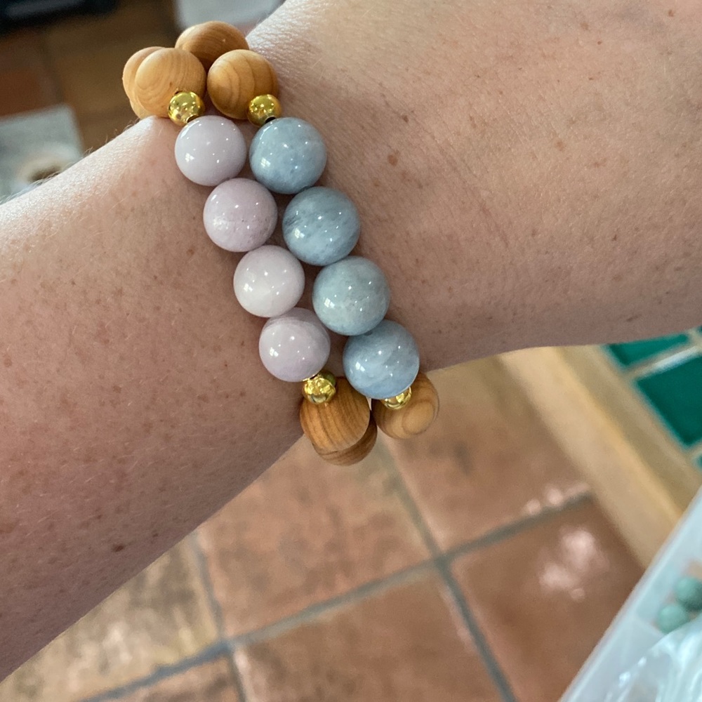 Aquamarine and Kunzite Rose Wood Elastic Bracelet